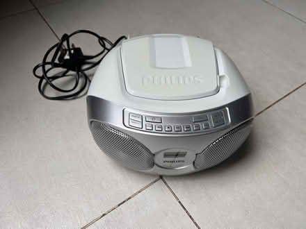 Photo of free Phillips CD and radio player (Teddington TW11) #2