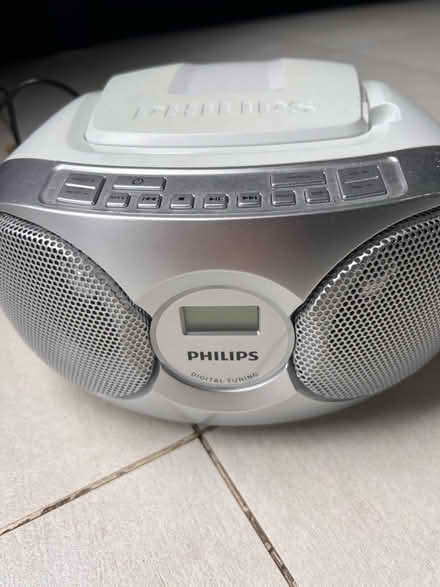 Photo of free Phillips CD and radio player (Teddington TW11) #1
