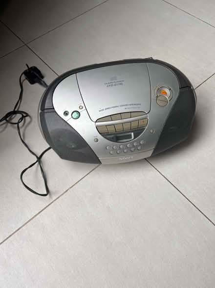 Photo of free CD, radio and TAPE player (Teddington TW11) #1