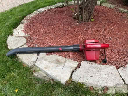 Photo of free Leaf blower (Plainfield and Bailey, Darien) #1