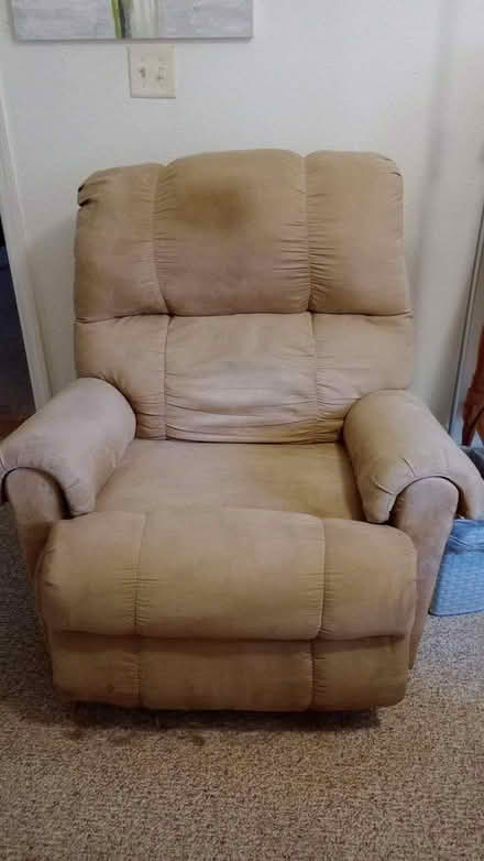 Photo of free recliner (Tarpon Springs) #1