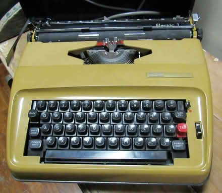 Photo of Electric typewriter (Temple Street OX4) #1