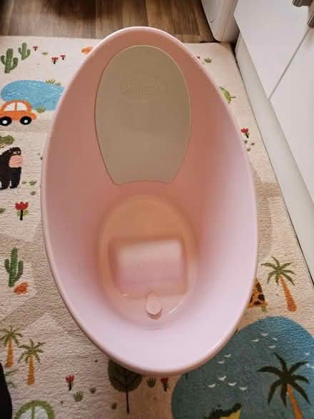 Photo of free Snuggle newborn baby bath with plug (NW4) #3