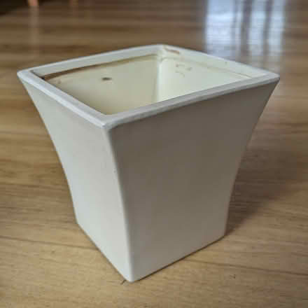 Photo of free Ceramic planter (Welwyn Garden City AL8) #1