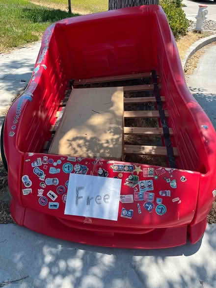 Photo of free CURB ALERT: Toddler bed (Lawrence Exp & Homestead Svale) #2