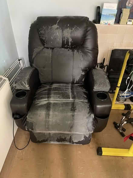Photo of free Electric chair (Bennetts End HP3) #3