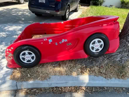 Photo of free CURB ALERT: Toddler bed (Lawrence Exp & Homestead Svale) #1