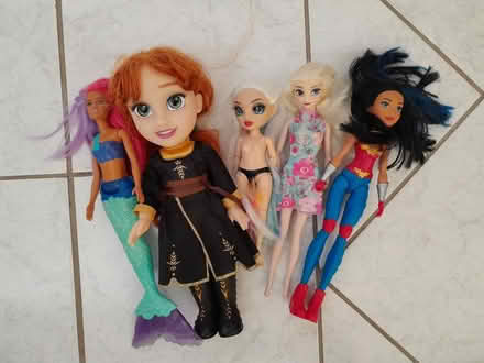 Photo of free Bundle of dolls (SIX) (Belmont SL6) #1
