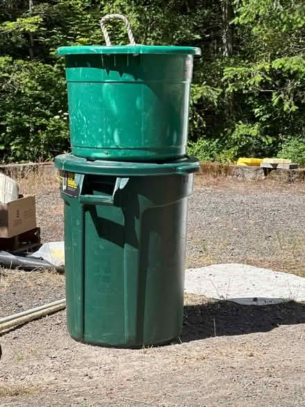 Photo of free Garbage can and muck pail (Camas - Livingston Mountain) #1