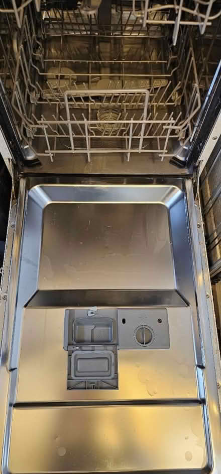 Photo of free Hisense Dishwasher (KT12 Hersham) #1