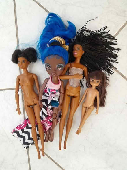 Photo of free Bundle of dolls (FIVE) (Belmont SL6) #1