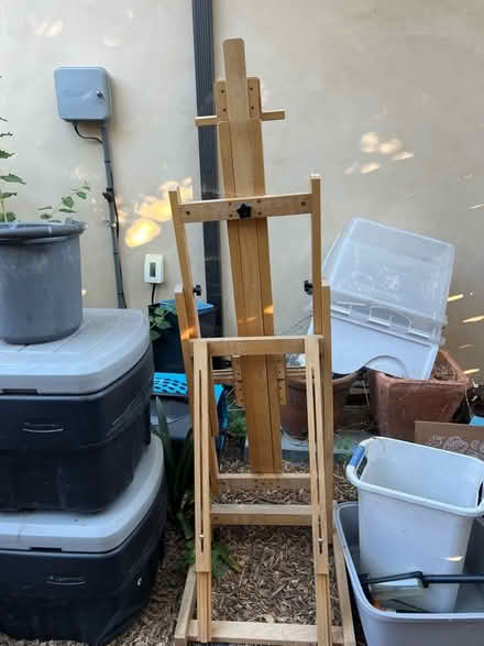 Photo of free Wood easels (Calderon and Mercy) #1