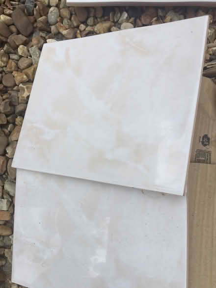Photo of free 13 glossy wall tiles (luton LU3) #2