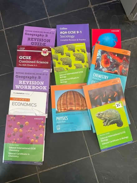 Photo of free GCSE revision guides (SE24) #1
