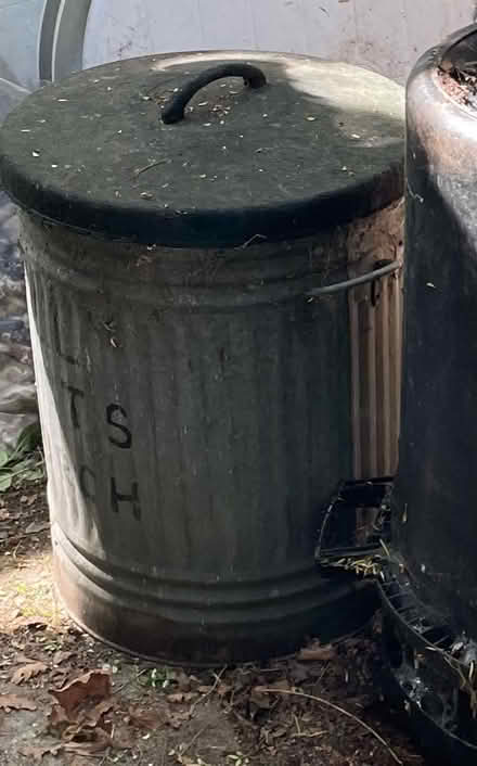 Photo of free Metal rubbish bin with lid (Esher, KT10) #1