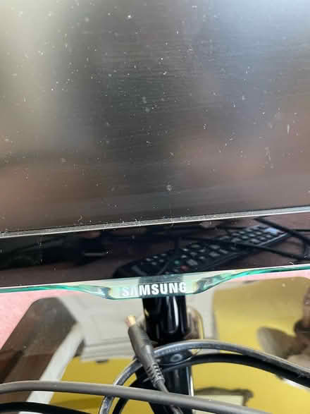 Photo of free Small Samsung TV (Bounds Green N11) #2