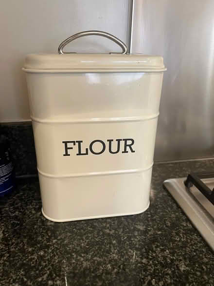 Photo of free Traditional flour tin (Pimlico SW1W) #1