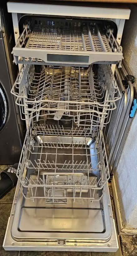Photo of free Hisense Dishwasher (KT12 Hersham) #2