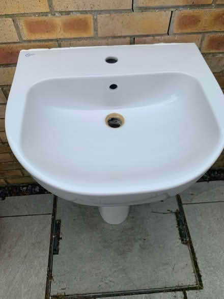 Photo of free Washbasin and pedestal (Little Paxton) #2