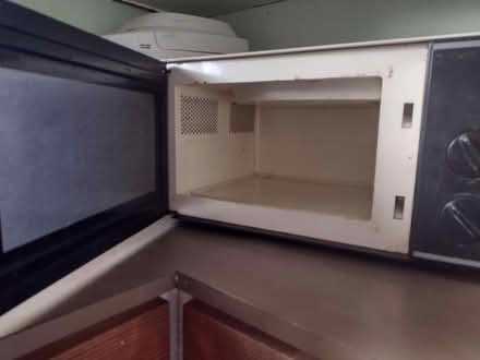 Photo of free Vintage? Microwave Oven (CT14) #1