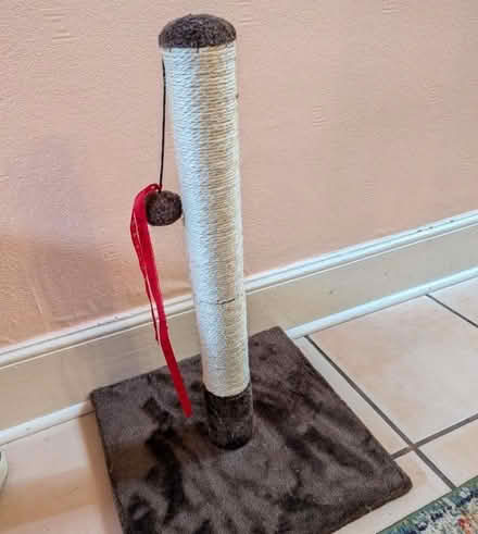 Photo of free Cat scratch post (Penrith CA11) #1