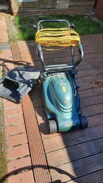 Photo of free Electric Lawnmower (Abbey Wood SE2) #1