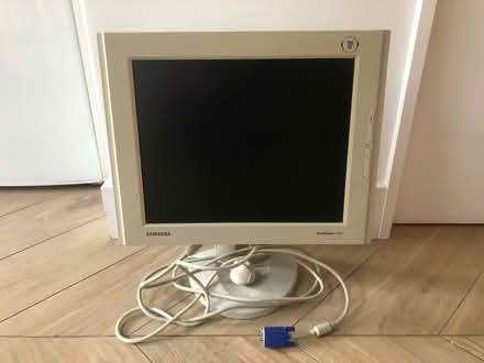 Photo of free Computer screen (East Sheen SW14) #1