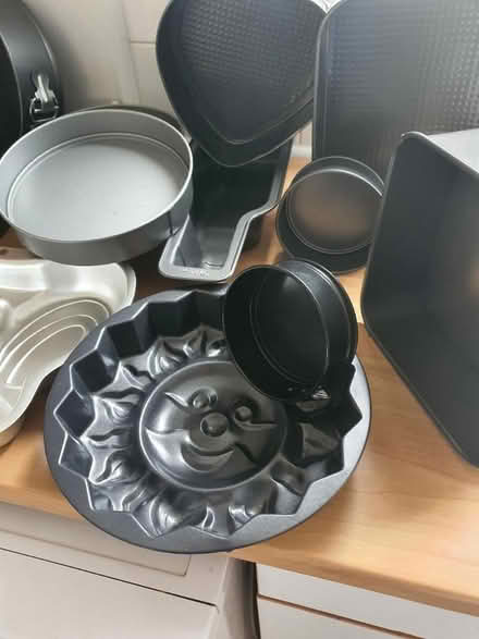 Photo of free cake tins (S2 wybourn) #2