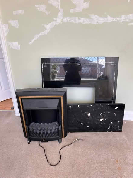 Photo of free Electric fireplace and surround (SK1 offerton) #1