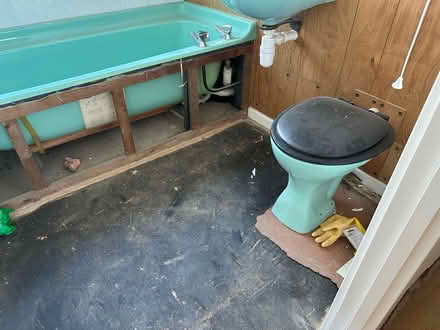 Photo of free 60s bath suite (Knebworth SG3) #3