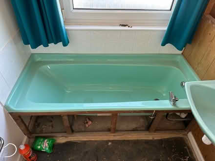 Photo of free 60s bath suite (Knebworth SG3) #1