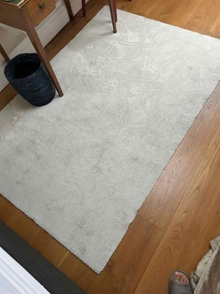 Photo of free Cream rug, low pile (Chiswick W4) #1