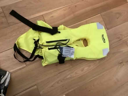 Photo of free Life jacket (small) (Sevenoaks TN13) #2