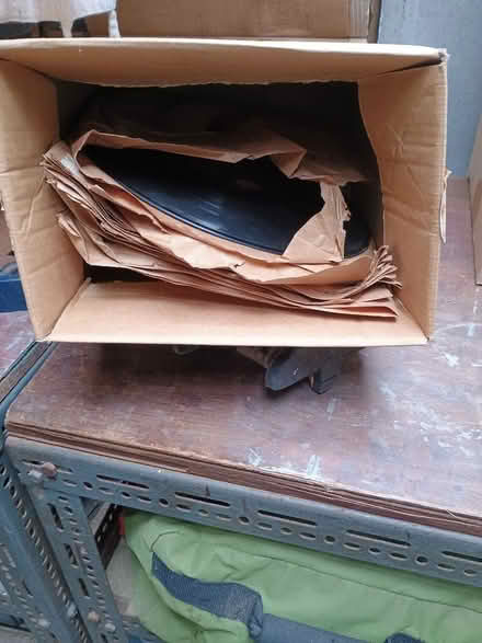 Photo of free Box of 12 old shellac resin 78 rpm records (Kirkley NR33) #1