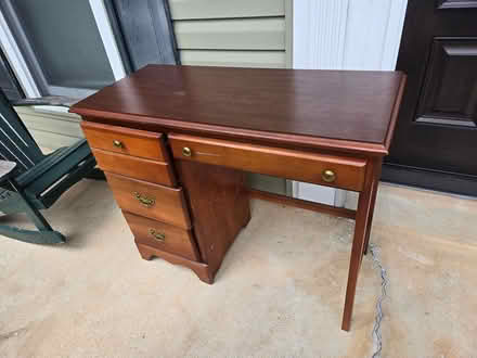 Photo of free desk (on porch) #1