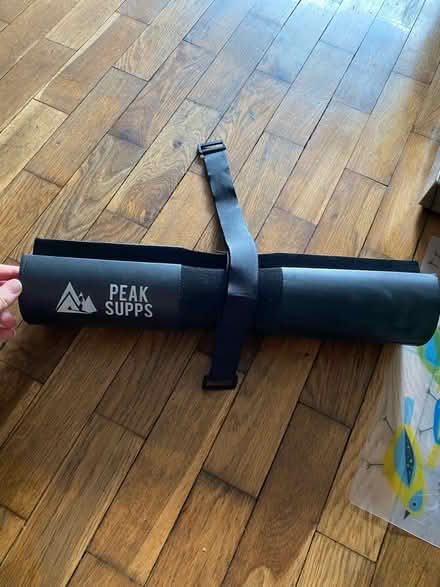 Photo of free Barbell pad and straps (Stepney E1) #1