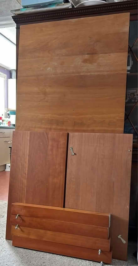 Photo of free Extendable table (North Tonbridge) #1