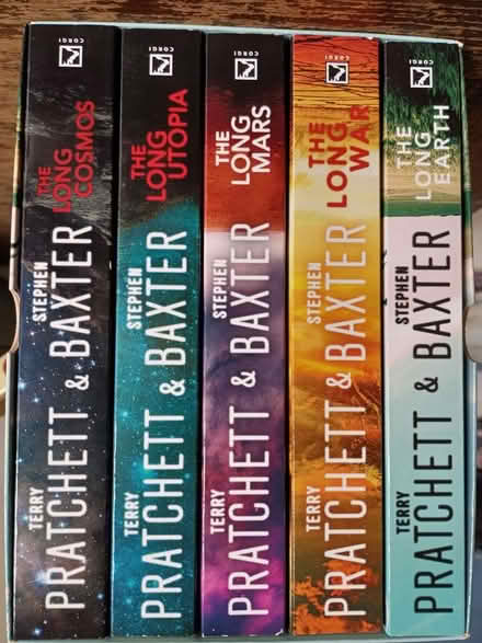 Photo of free Boxset Pratchett & Baxter 5 hardback books (Chalvington BN27) #1