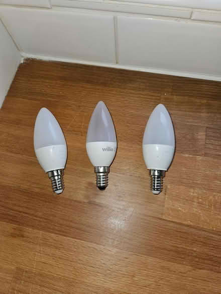Photo of free 3 LED 3.3W E14 bulbs warm white (Hitchin SG4) #1