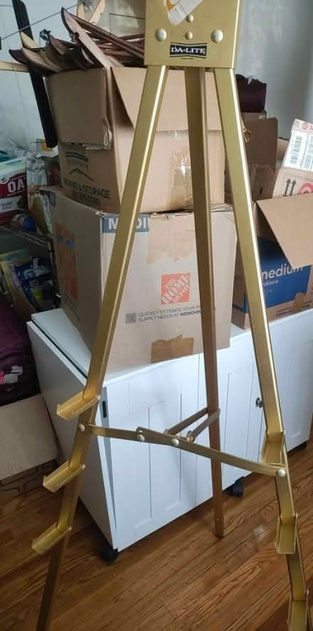 Photo of free Gold-coloured metal easel (Wilkins Avenue) #1
