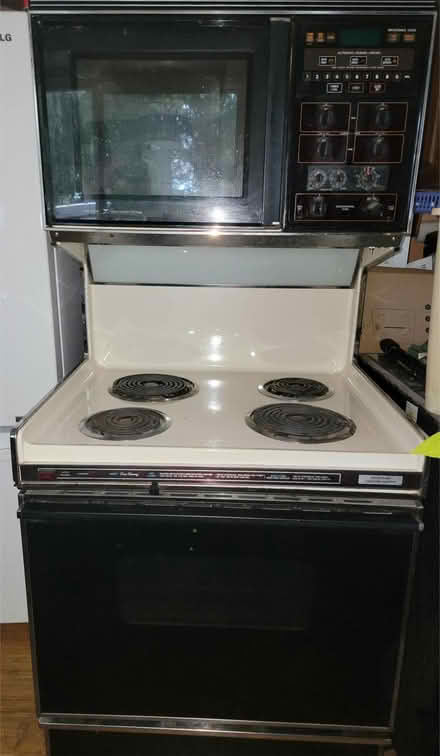 Photo of free GE Electric Stove (Farmington Hills) #1