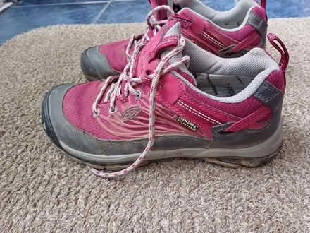 Photo of free Ladies size 4 hiking shoe. (Stone Cross BN23) #4