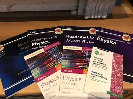 Photo of free Physics revision guides (Redhill Meadvale RH1) #1