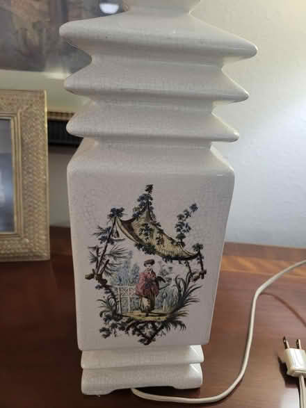 Photo of free Pagoda style lamp (McKnight Rd and Manchester Rd) #4