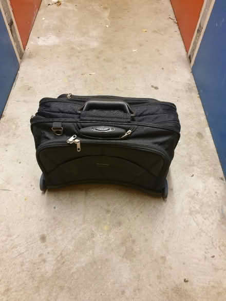 Photo of free Laptop/small suitcase with wheels (IG8) #1