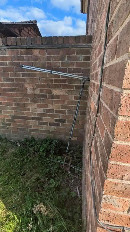 Photo of free TV aerial (Bromborough Rake, CH62) #1
