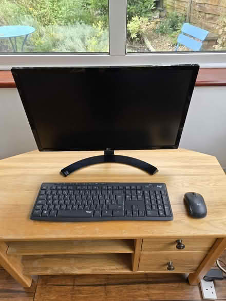 Photo of free Computer LED Display plus Logitec wireless mouse & keyboard (Bedwell SG1) #1