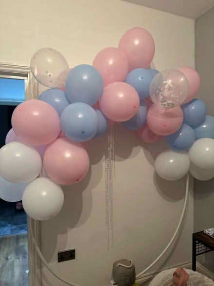 Photo of free White, pink and blue balloons (IG3) #1