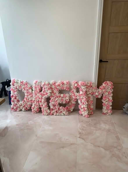 Photo of free DREAM flower sign (Wilmslow SK9) #1