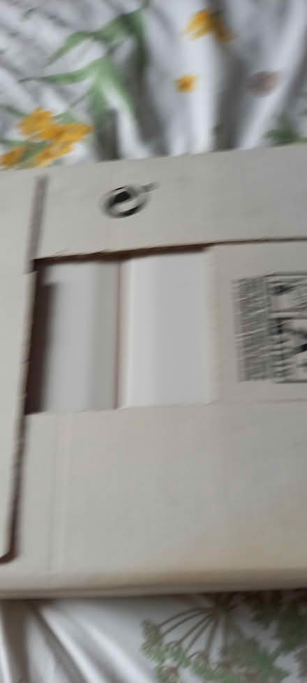 Photo of free White metro tiles (Tooting SW17) #1